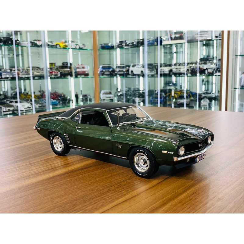 1/18 Diecast Model - Highway 61 Chevrolet Camaro SS 1969 in Fathom Green, Full Opening