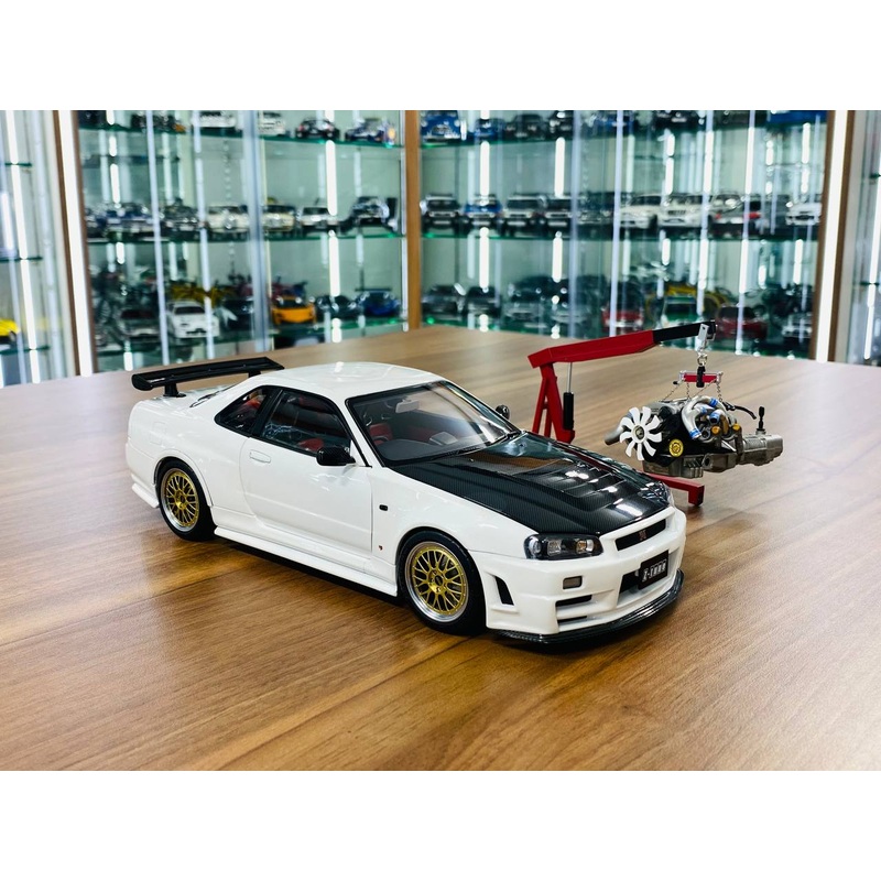 1/18 Diecast Nissan Skyline GT-R R34 Nismo Z-tune White & Carbon MotorHelix
