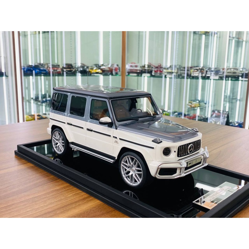 Exclusive 1/18 Mercedes-Benz AMG G-63 UAE Golden Jubilee Edition Model Car Motor Helix