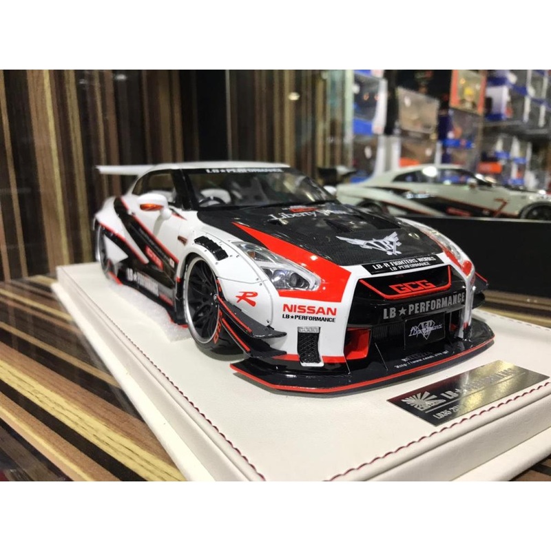 Nissan GT-R R35 Liberty Walk One Model [1/18 Resin White & Carbon]