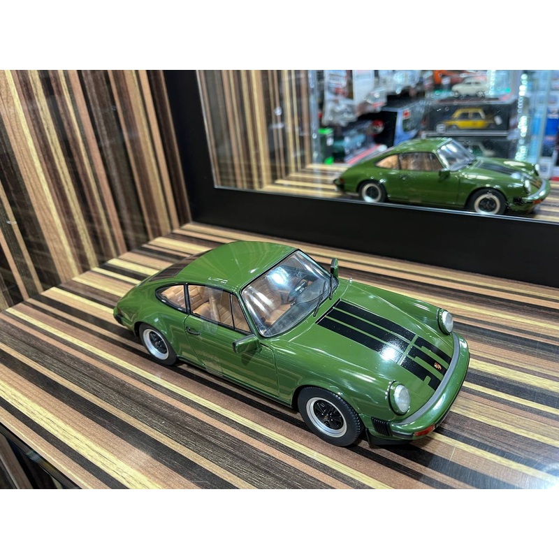 Solido Porsche 911 Carrera - 1/18 Diecast Model, Partial Opening - Green