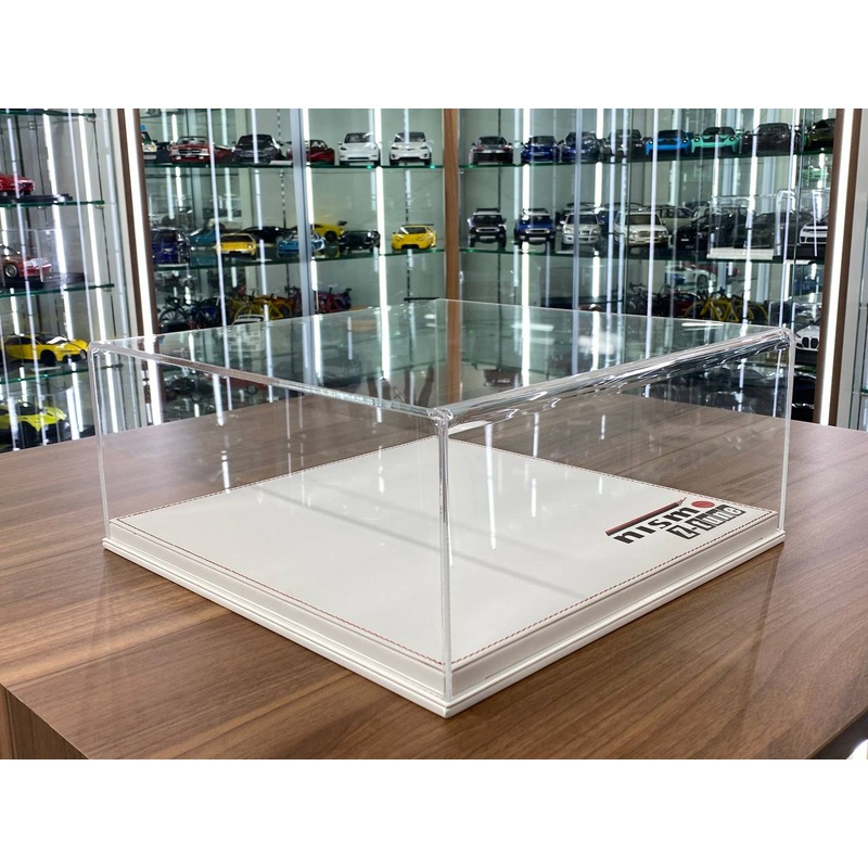 1/18 Acrylic Display Case White Leather Base [NISMO Z-tune Custom Print]