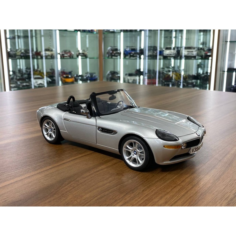 1/18 Diecast BMW Z8 by Kyosho  Full Opening