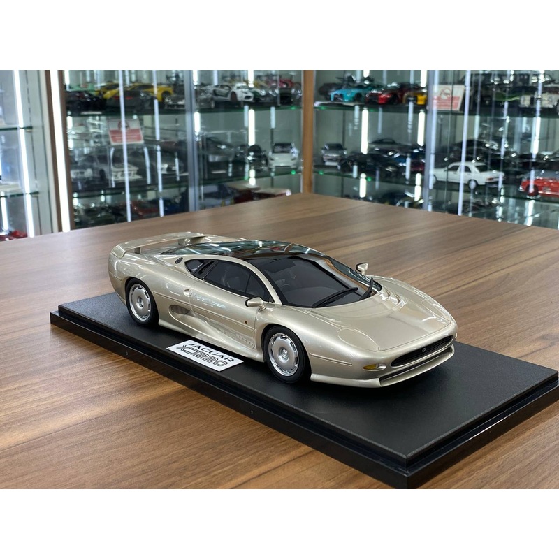 1/18 Resin Model GT Spirit Jaguar XJ220 1992  Gold  Limited Edition