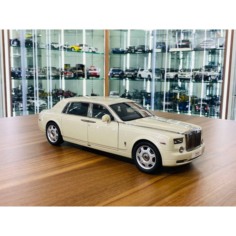 1/18 Diecast Kyosho Rolls Royce Phantom Extended Wheelbase in White (Full Opening)