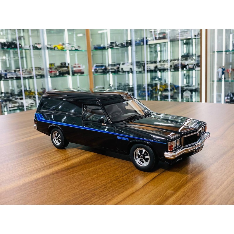 1/18 Diecast Model - AUTOart Holden HZ Sandman Panel Van in Black, Full Opening