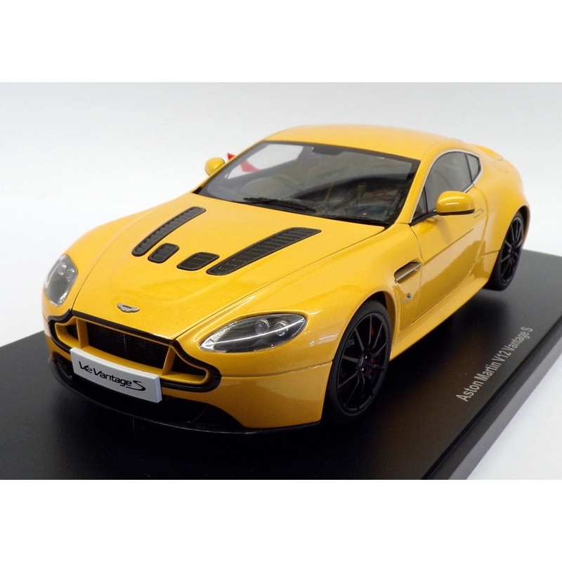 Autoart 1/18 Scale 70252 - 2015 Aston Martin V12 Vantage S - Yellow Tang