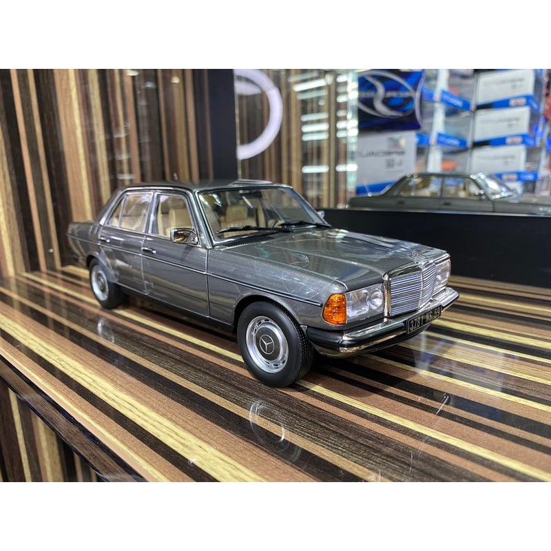 1/18 Diecast Mercedes-Benz 200 1982 Anthracite Norev Scale Model Car