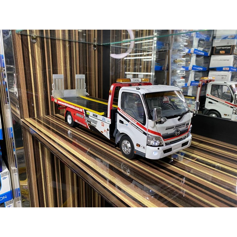 1/18 Diecast Hino 300 World Champion Flatbed Tow Truck White by TINY