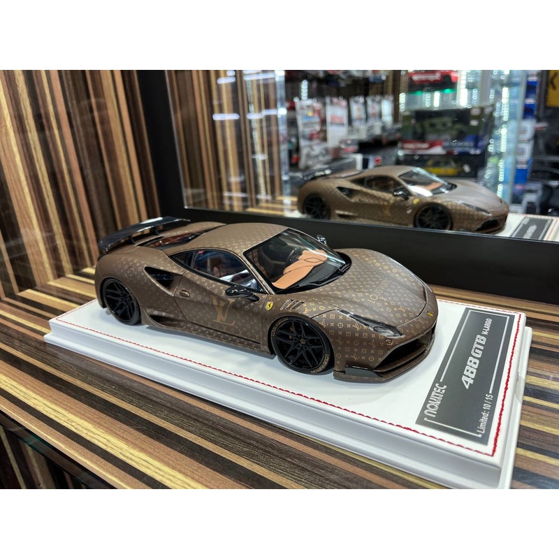 Davis & Giovanni Ferrari 488 GTB Novitec 1/18 Resin Model - Brown