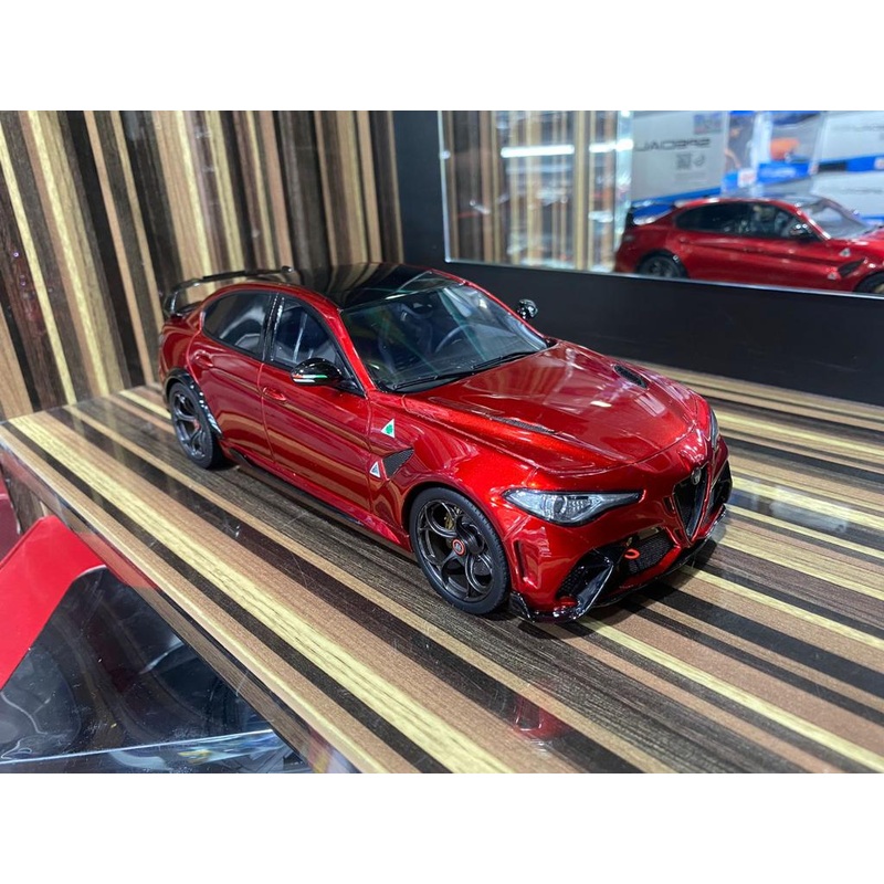 1/18 Alfa Romeo Giulia Quadrifoglio Red Model Car by Otto
