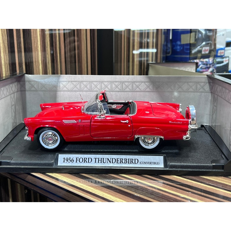 1/18 Diecast Ford Thunderbird convertible 1956 Red by Motormax