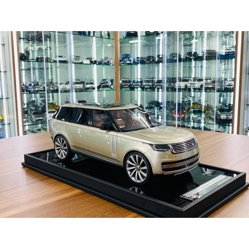Range Rover Autobiography 2022 MotorHelix |1/18 Resin, Champagne Gold, Limited 99 pcs