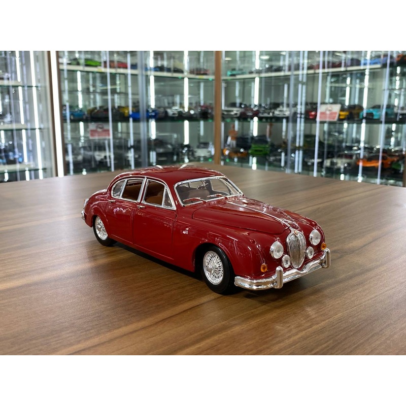 1/18 Diecast 1959 Jaguar Mark II Red Bburago Scale Model car