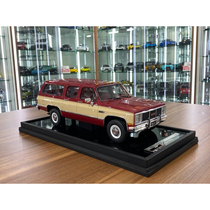 1/18 Resin Old School Models GMC SUBARBAN 86 2500 (1986) Red & Beige  Limited 100 pcs