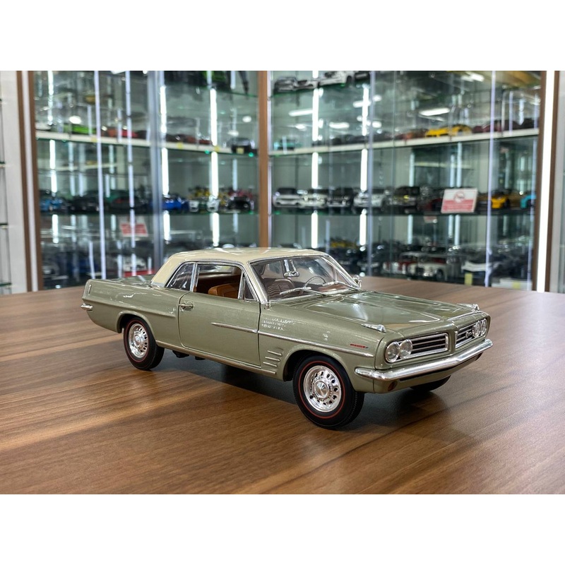 Highway 61 Pontiac LeMans Coupe 1963 -[1/18 Diecast, Green]