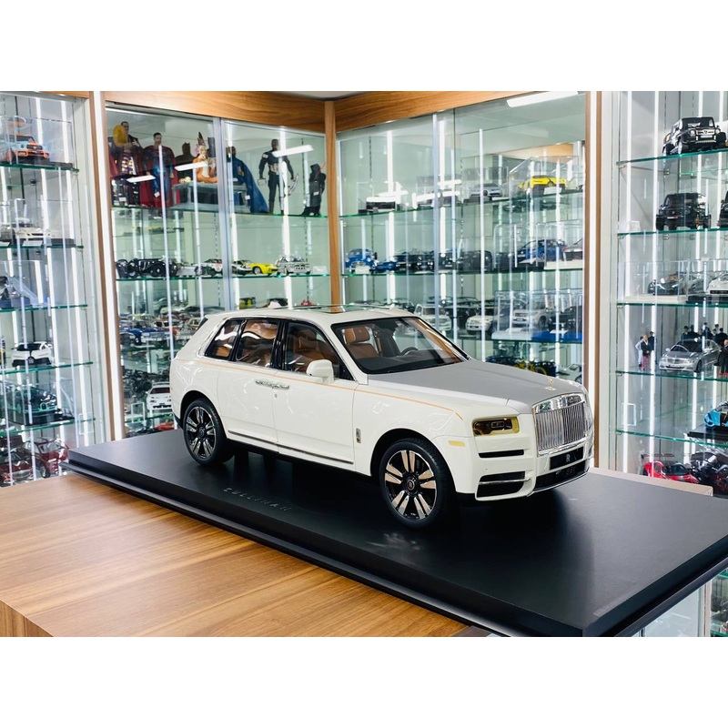 1/8 scale Amalgam Rolls-Royce Cullinan in a stunning white finish with gold line