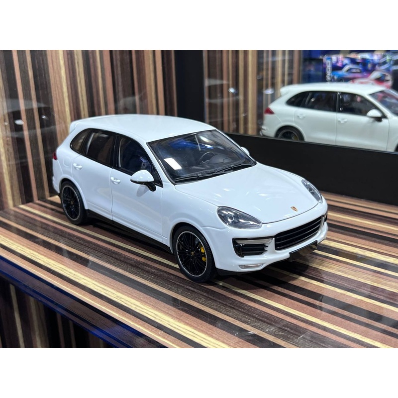 Porsche Cayenne Minichamps