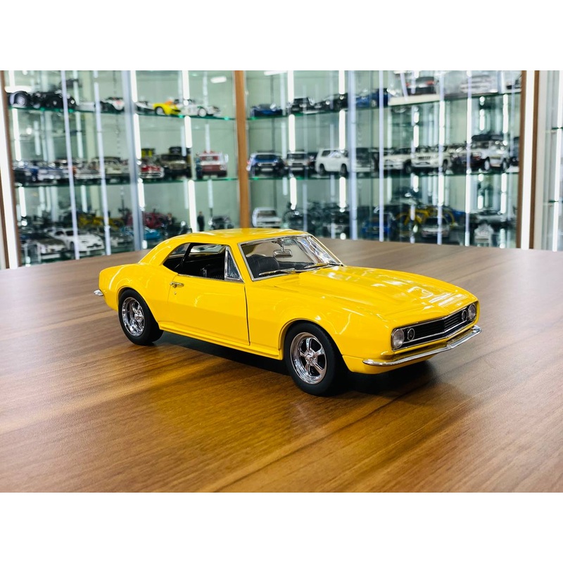 1/18 Diecast Model - ExactDetail Replicars Chevrolet Crusher Camaro 1967 in Yellow, Full Opening