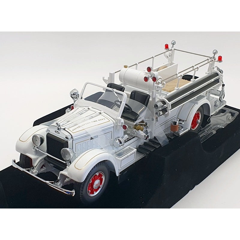 Road Signature 1/24 Scale 20098 - 1935 Mack Type 75BX - White