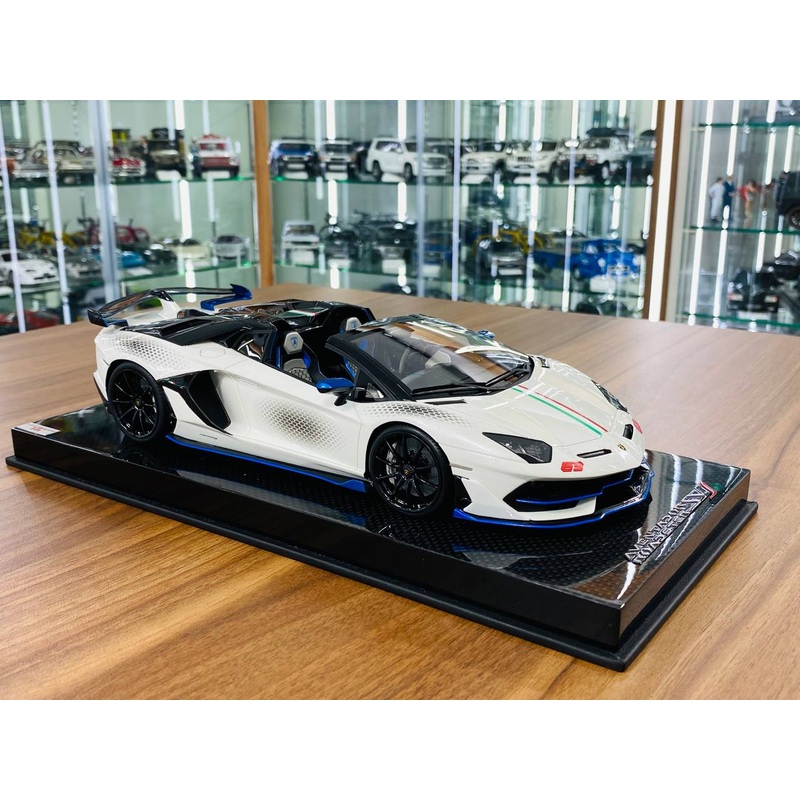 1/18 Resin Model MR Collection Lamborghini Aventador Roadster SVJ #63 White/Italy Flag