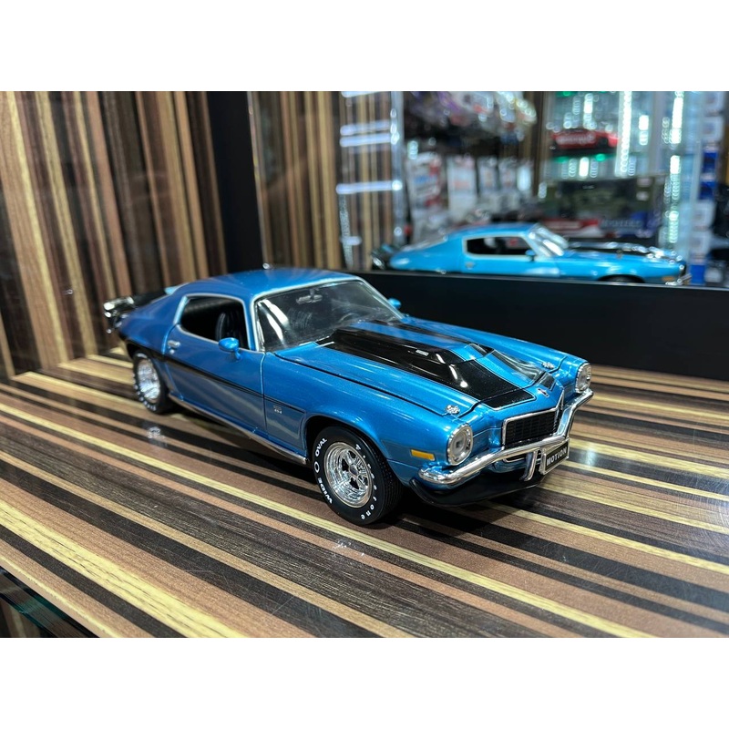Auto World Chevrolet Camaro 1971 - 1/18 Diecast Model, All Opening - Blue
