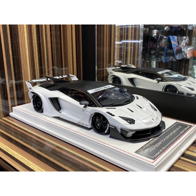 Davis & Giovanni Lamborghini Aventador GT EVO - 1/18 Resin Model Diamond White