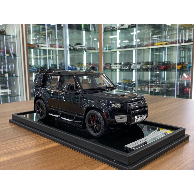 1/18 Resin MotorHelix Land Rover Defender 110 SHEIKH MOHAMMED EDITION Black ( UAE plate )  Limited 50 pcs