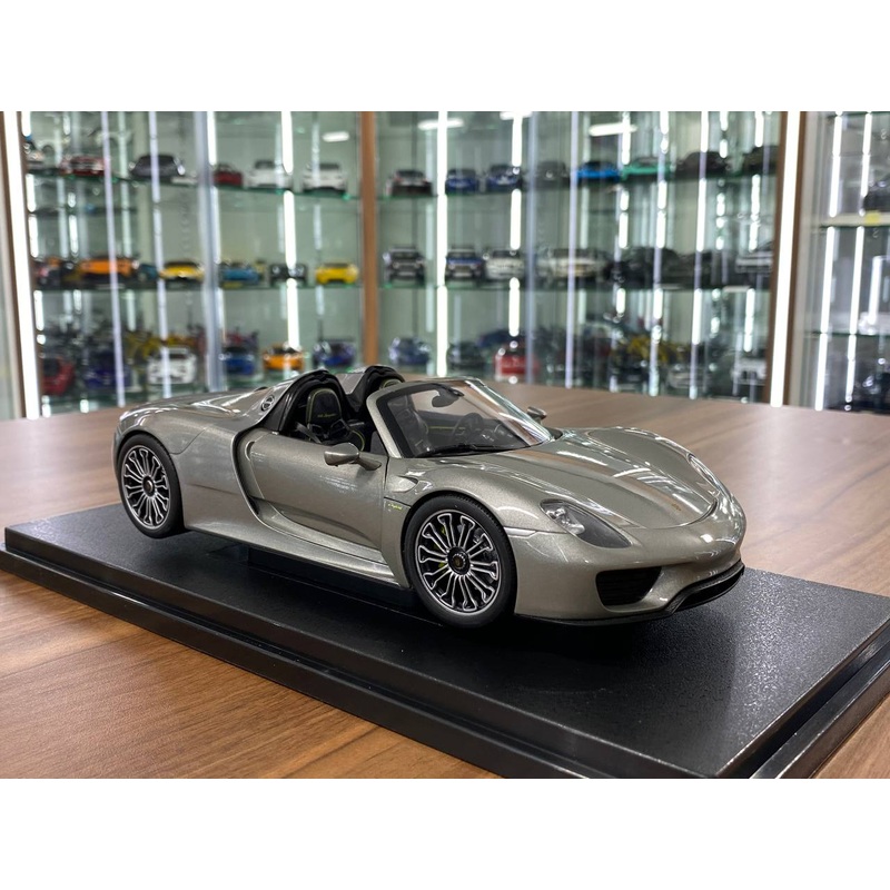 1/18 Welly Metal Diecast - Porsche 918 Spyder in Grey (opening doors)