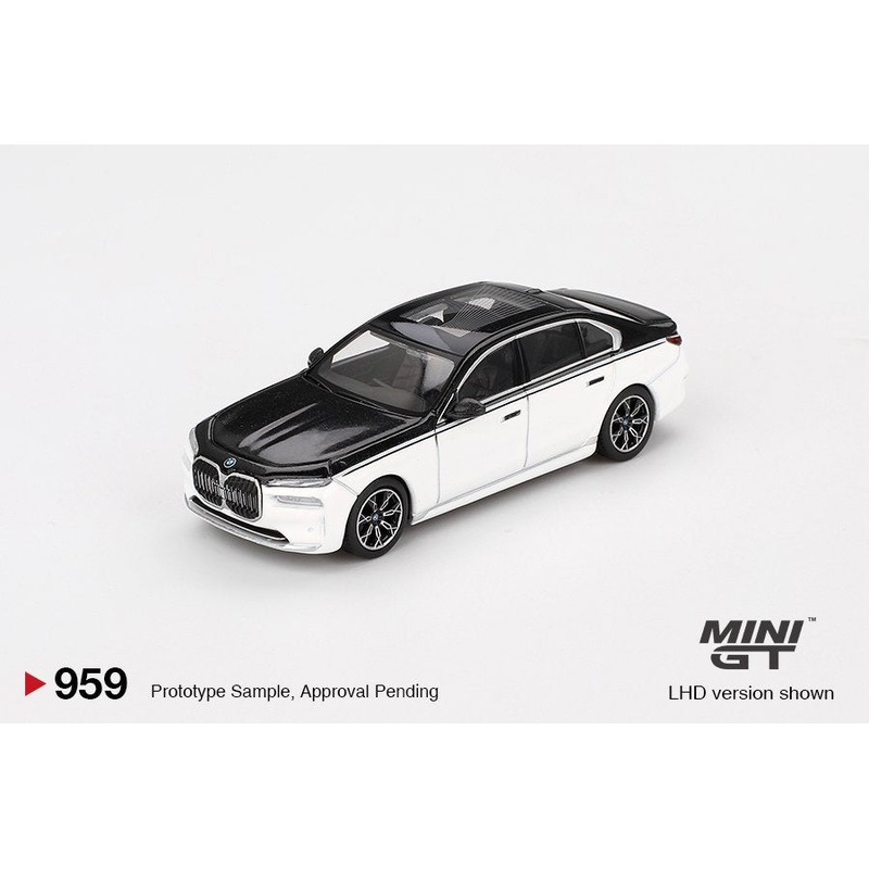 [ETA:  Nov 2025 ] Mini GT 1/64 BMW i7 xDrive60 Alpine White / Black Sapphire