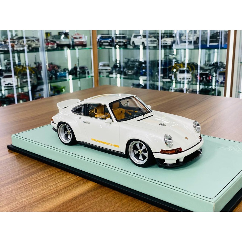 1/18 Resin Model - Make Up Porsche Singer DLS 2018 in Pearl White Limited Edition