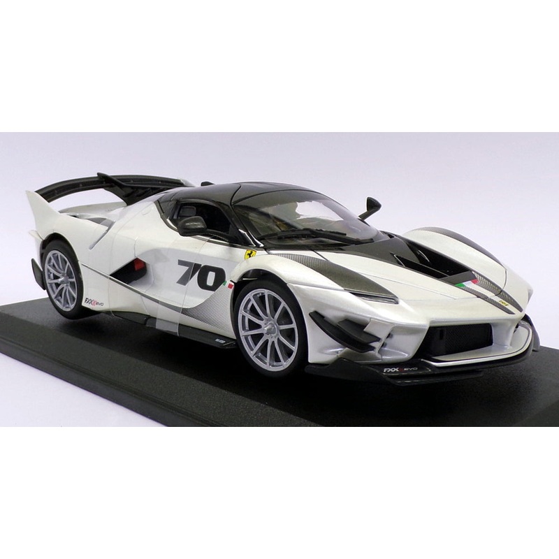Burago 1/18 Scale Model Car 18-16012 - Ferrari FXX-K Evo - White/Black
