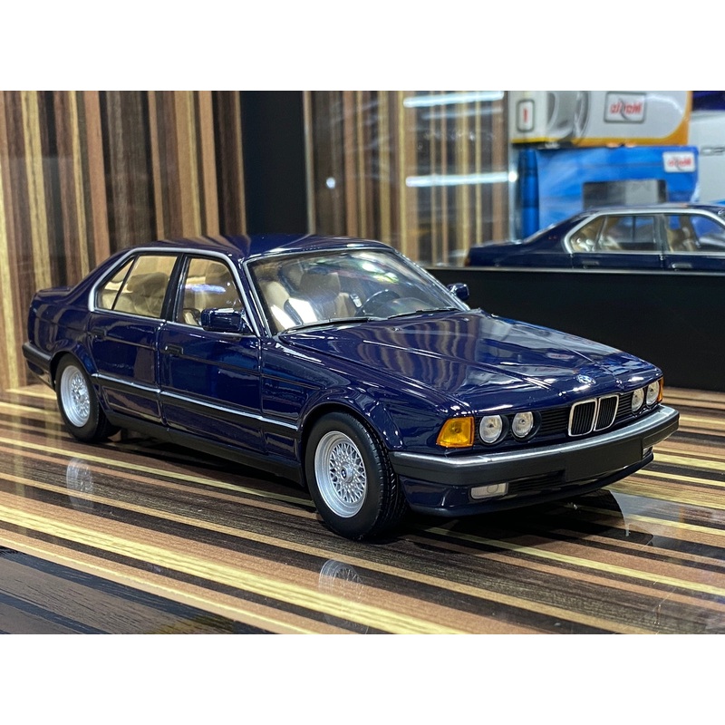 1/18 Diecast BMW E32 730i Blue Model car by Minichamps