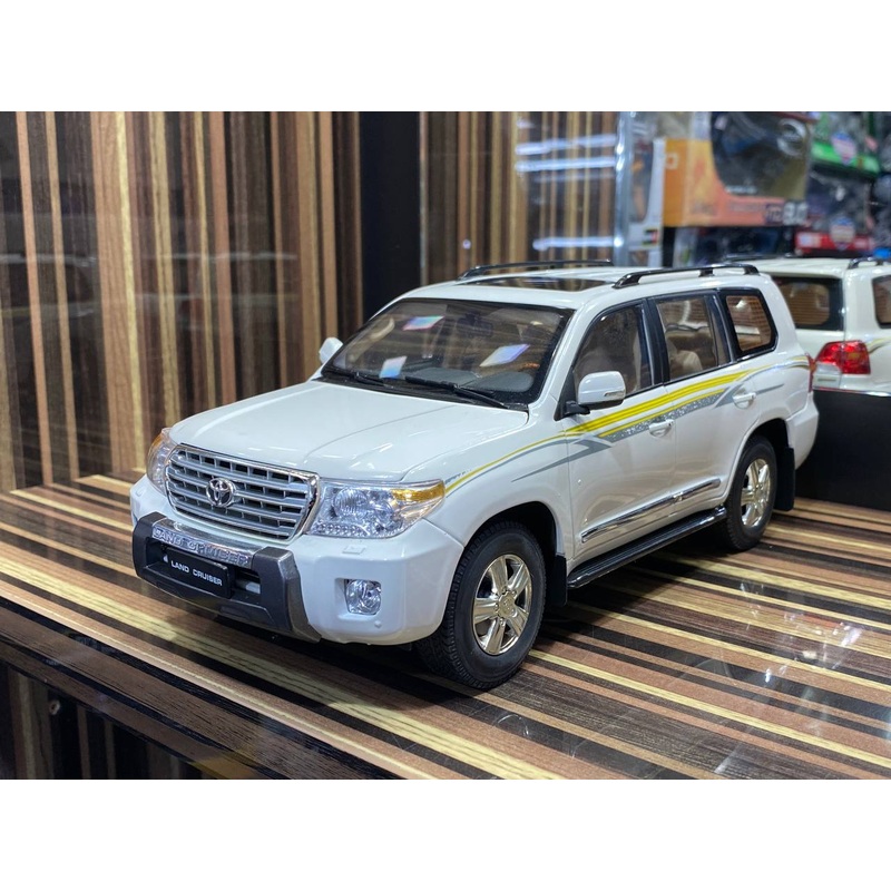 1/18 Diecast FAW TOYS Toyota Land Cruiser 200 - White Model Car