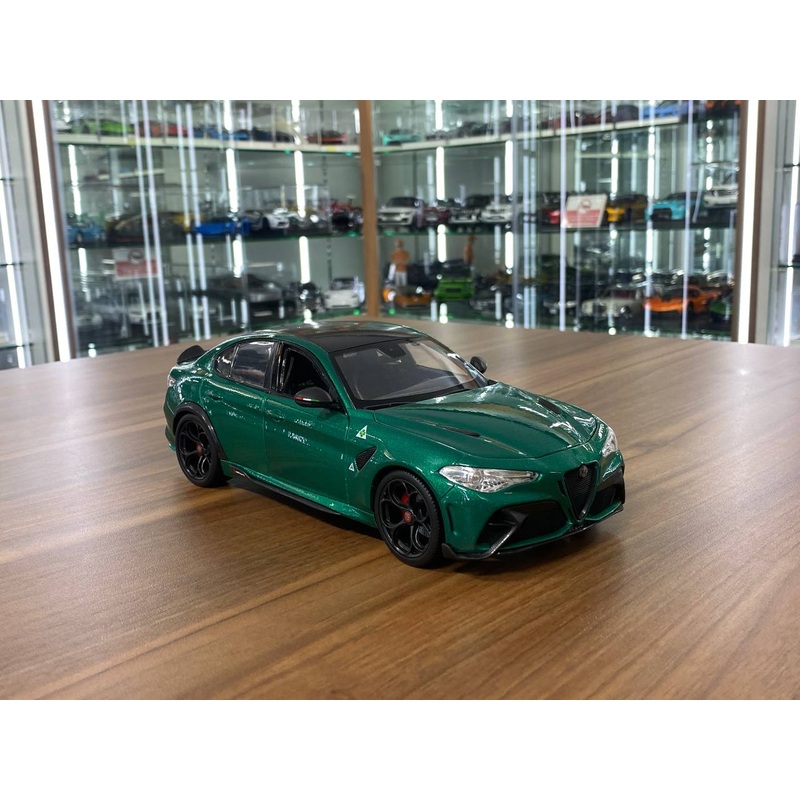 1/18 Diecast Alfa Romeo Giulia GTAm 2020 Green Bburago Model Car