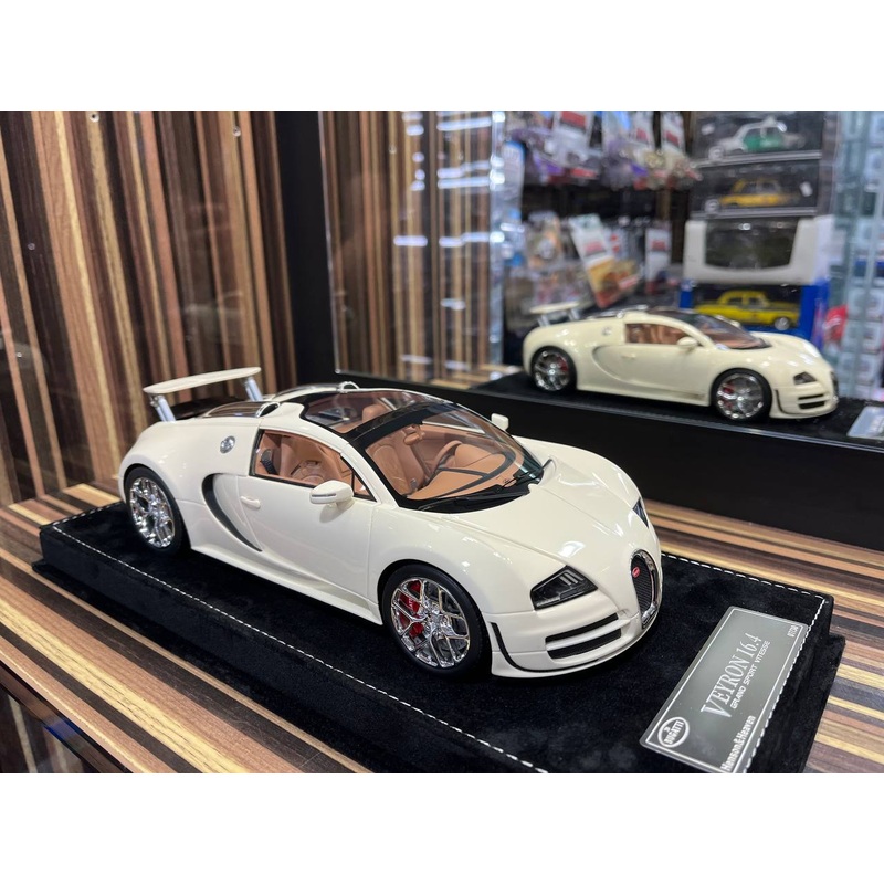 HH Bugatti Veyron 16.4 Grand Sport Vitesse - 1/18 Resin Model, No Opening - White