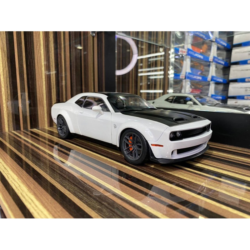 1/18 Diecast Dodge Challenger SRT White Solido Model Car