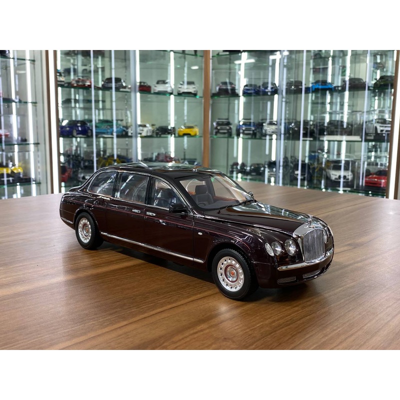 1/18 Diecast Full Opening  Minichamps Bentley State Limousine (Queen Elizabeth II  2002)  Maroon