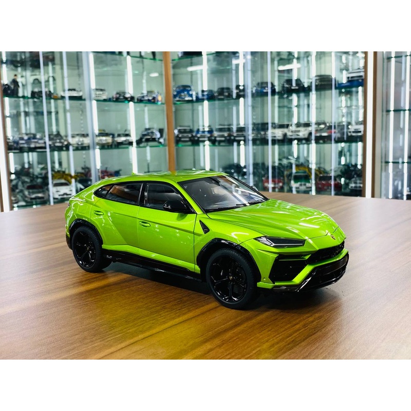1/18 Diecast Lamborghini Urus Green Autoart Scale Model Car