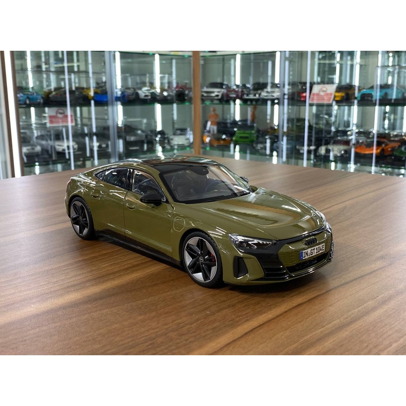 1/18 Diecast Bburago Audi RS E-tron GT Green Model Car