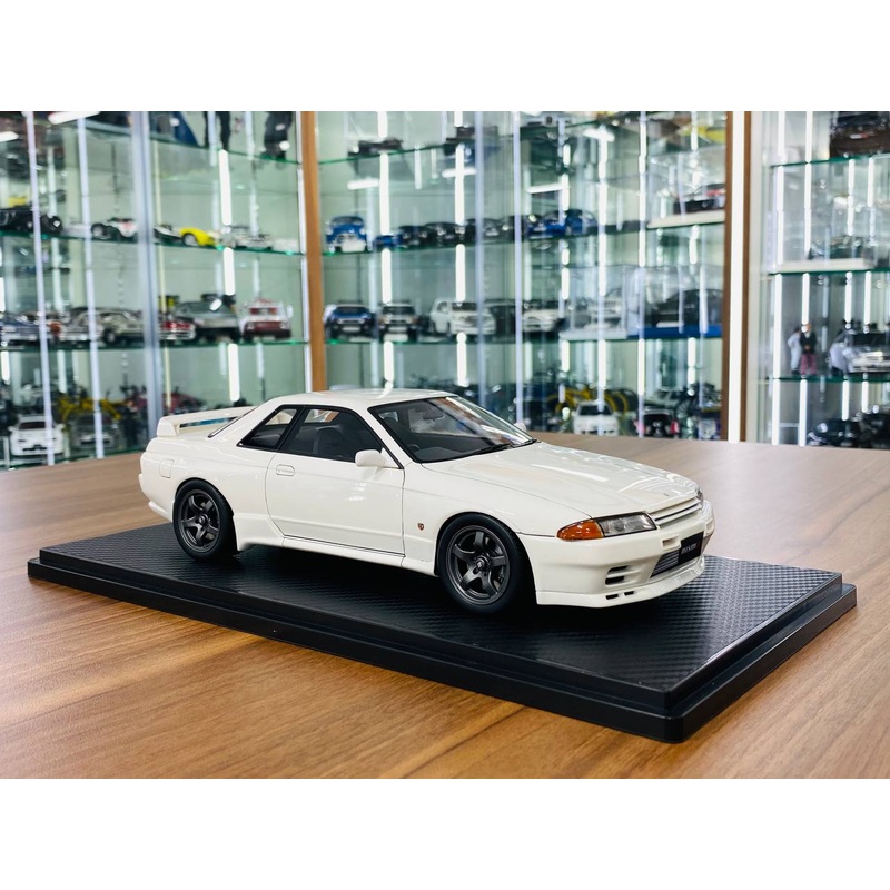 1/18 resin model (not opening) Ignition Model  Nissan Skyline GT-R R32  white