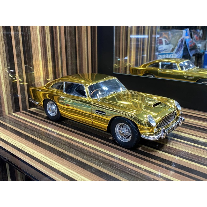 1/18 Aston Martin DB5 - All Opening Diecast (Gold) by XiaoGuang Model