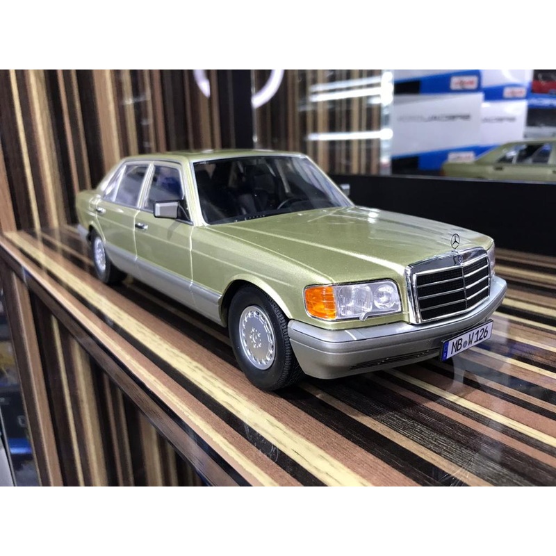 Mercedes-Benz 560SEL W126 iScale [ 1/18 Light Green Resin]