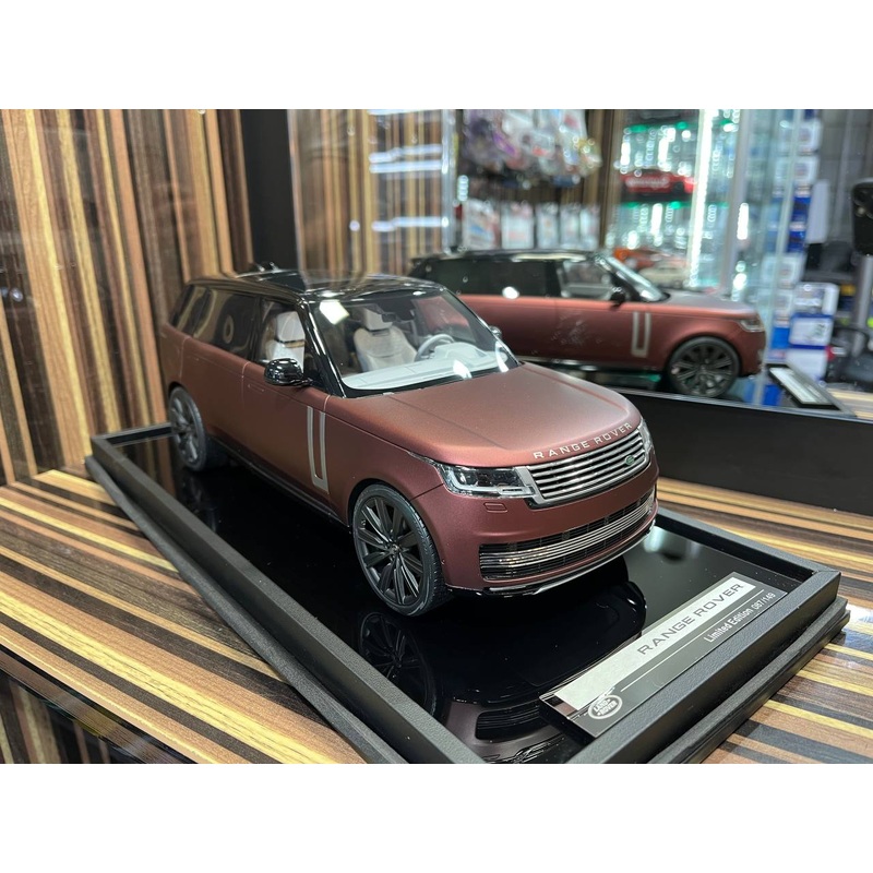 MotorHelix Range Rover - 1/18 Resin Model, No Opening - Matt Dark Red