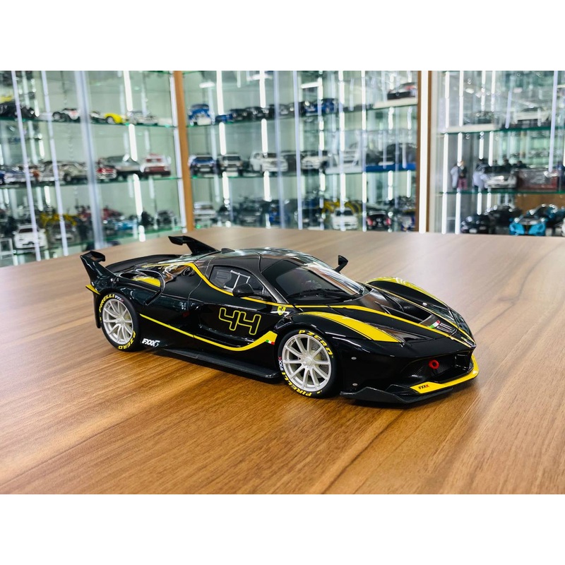 1/18 Diecast Bburago Signature Series  Ferrari FXX K #44 black / yellow