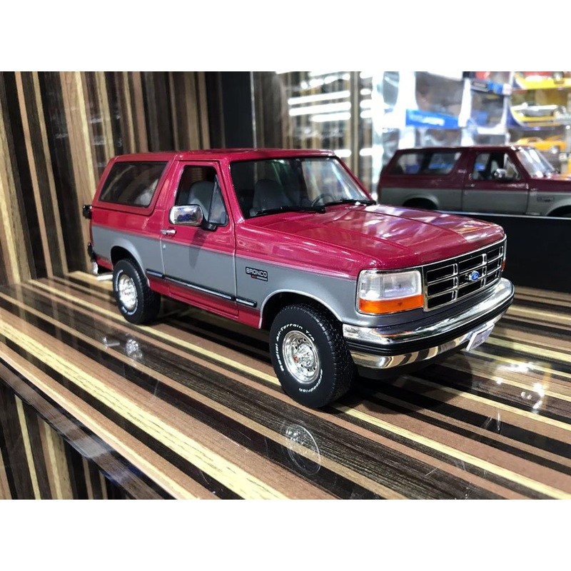 1/18 Diecast Ford Bronco 1996 Maroon by  Green Light