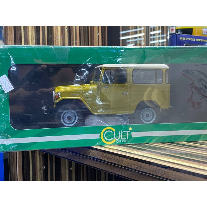 1/18 Diecast Miniature Toyota Land Cruiser 40 CULT Beige Model Car