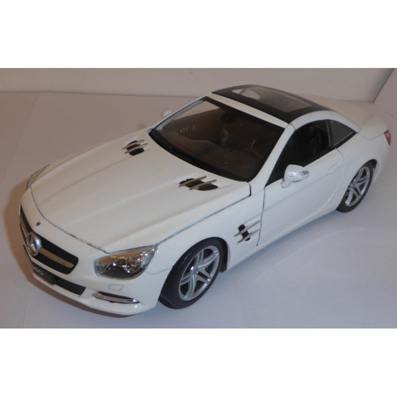 Welly Mercedes Benz SL500 Hard Top White - 1:24 Scale