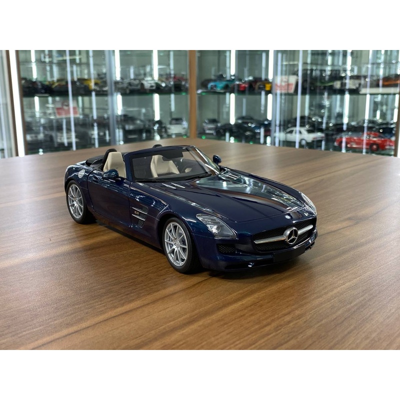 1/18 Resin Model Minichamps Mercedes-Benz SLS AMG Roadster 2011 in Blue -  Limited Edition