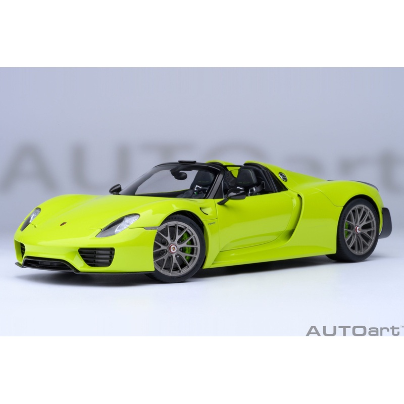 AUTOart Porsche 918 Spyder w/ Weissach Pkg Acid Green 1:18